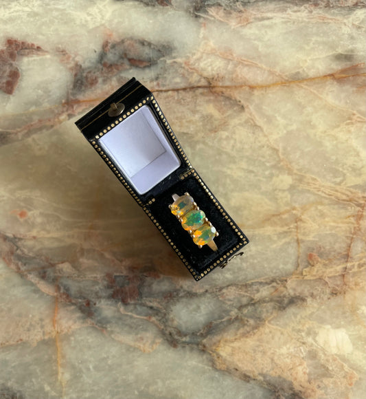 VINTAGE 9K OPAL GLOW THREE STONE RING